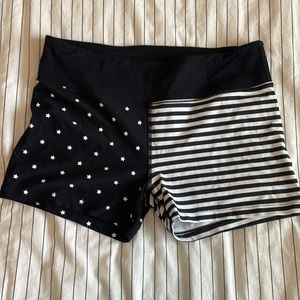 NWOT size L Lorna Jane shorts